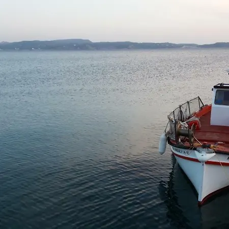 Konukevi Katerina Adamantas (Milos)