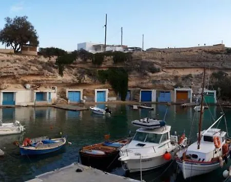 Katerina Konukevi Adamantas (Milos)